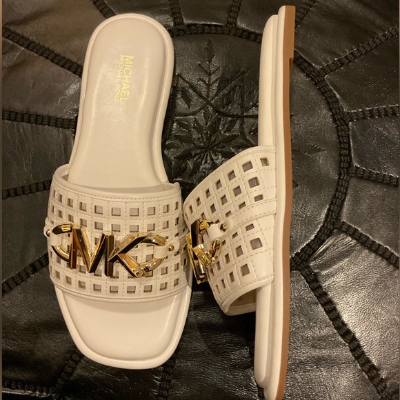 MK SANDALS - Picture 2 of 4